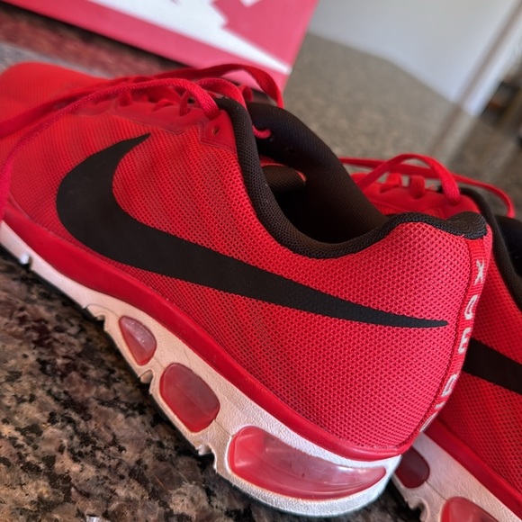 Nike air max 693325-601 Red and Black Sneakers EUC 11 - Picture 14 of 16